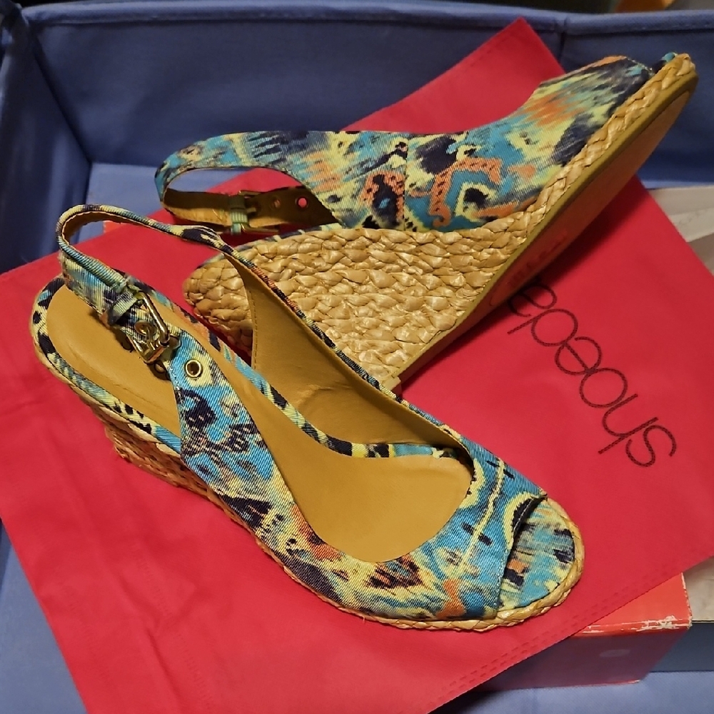 NWT and Box Womens Multicolor Wedge Slingback Sandals Size 8.5